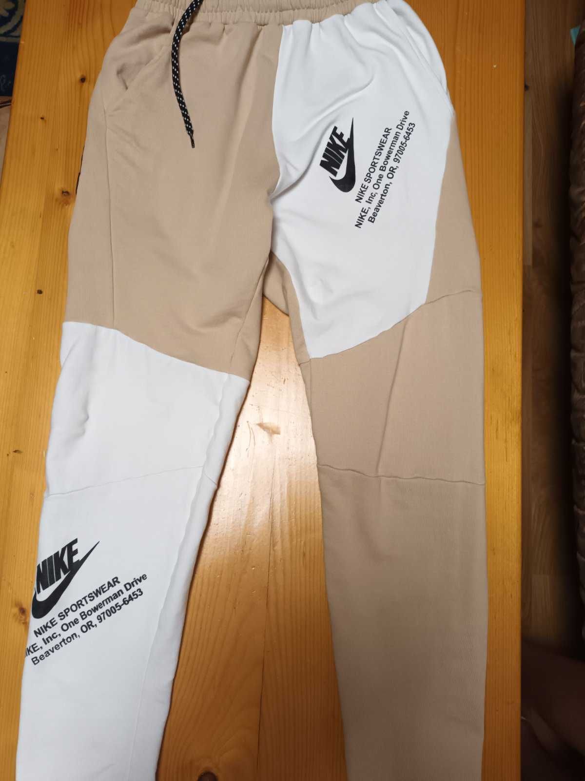 NiKE tech fleece-Налично е само долнището!!!