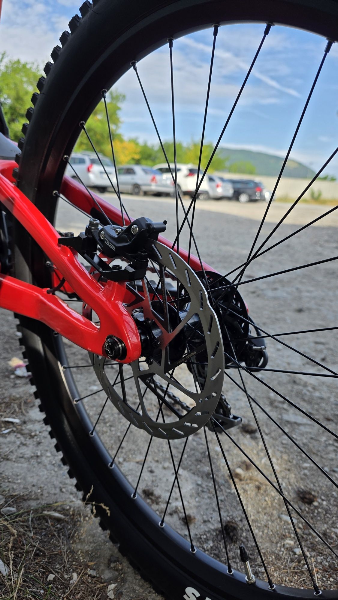 Bicicleta Santa Cruz V10 8 CC DH S-kit MX Gloss Red 

Bicicleta Santa