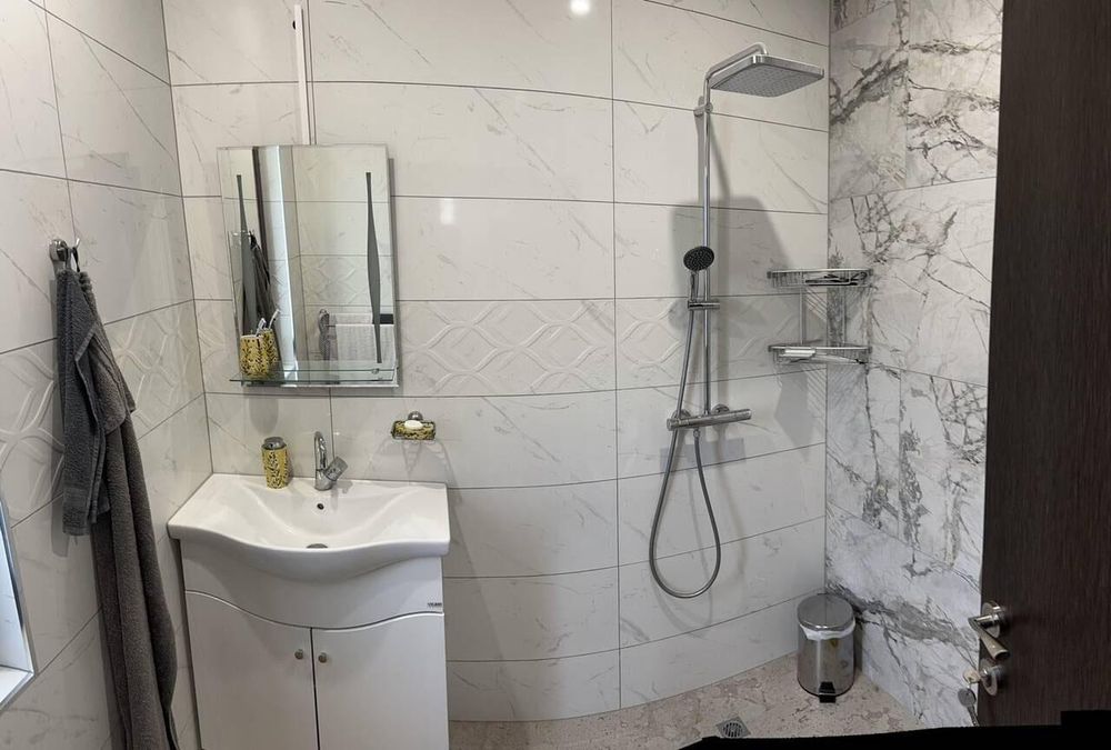 Дава се под наем Къща в Бургас, Сарафово - 220 кв.м за 1275 € - Снимка #5