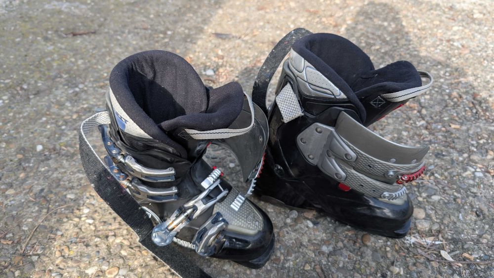 Vând 1 x ski și 2 x perechi de clapari