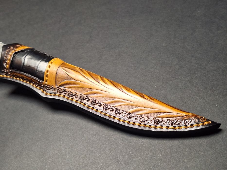 Японски ловен нож от дамаска стомана VG-10 (96 слоя) с кожена кания