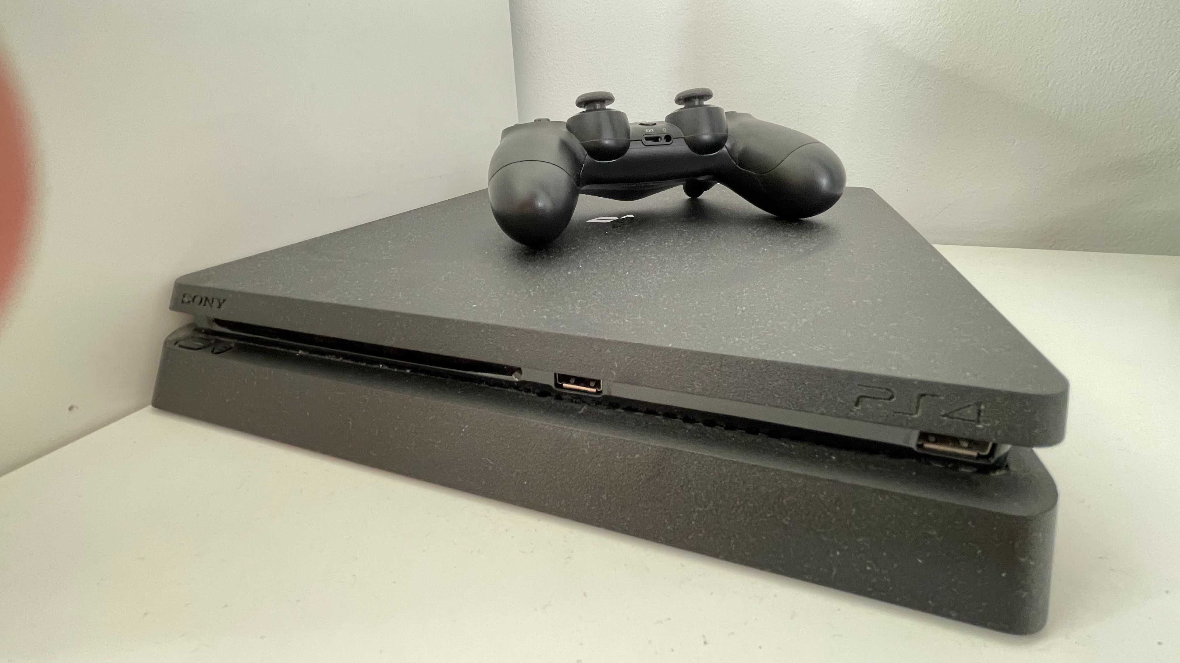 Consola Sony Playstation 4 SLIM, 500 GB, PS4 + 4 jocuri!