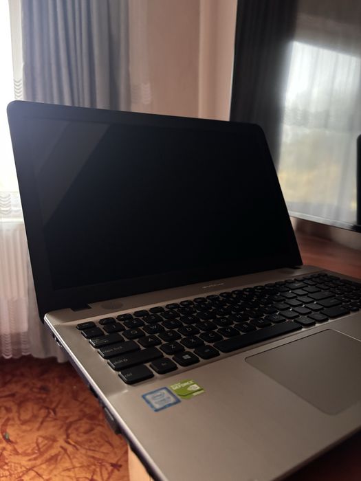 Vând Laptop ASUS