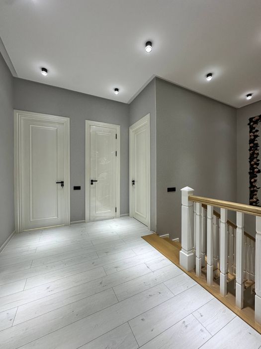 1 Sotix uy 2 Etaj 5 xona ( 12 bekat metro)