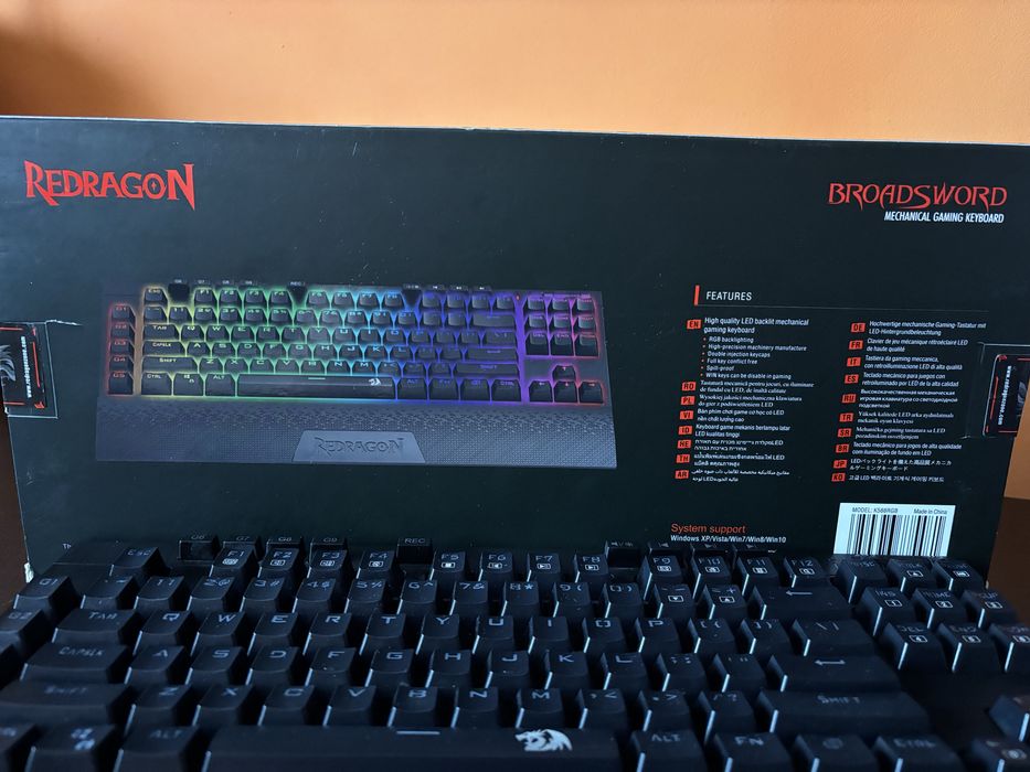 Tastatura Gaming Redragon Broadsword RGB Mecanica Blue Switch
