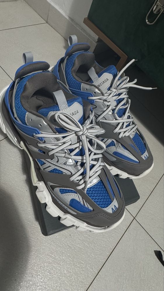 Vand Balenciaga Track