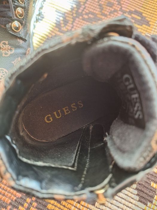 Оригинални обувки Guess без забележки