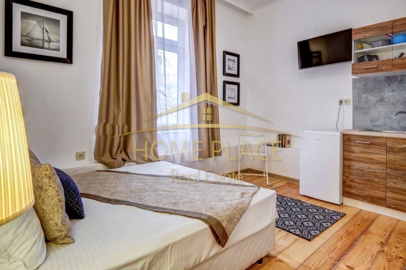 Дава се под наем Едностаен апартамент в Варна, Център - 30 кв.м за 408 € - Снимка #1