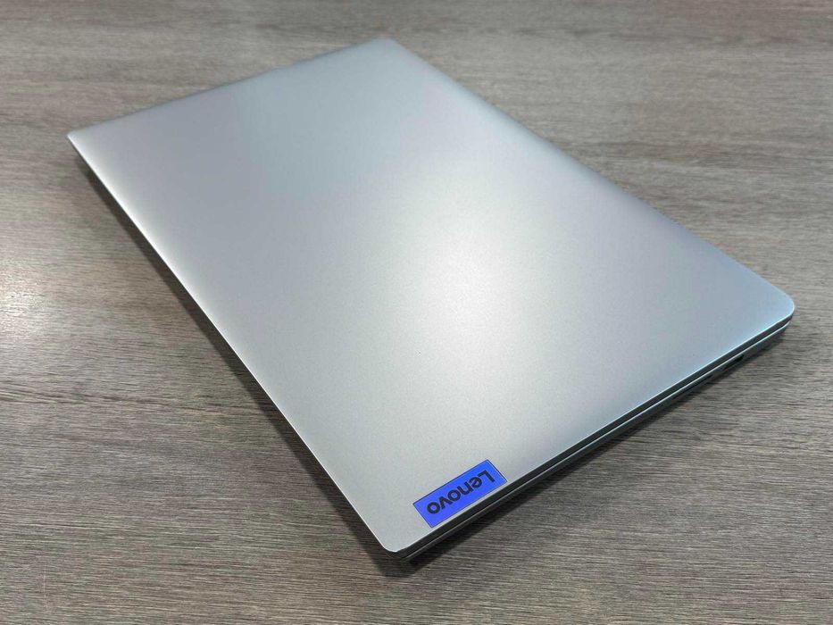 Lenovo IdeaPad 1i 15" – Intel Celeron N4500 / 8GB RAM / 238GB SSD