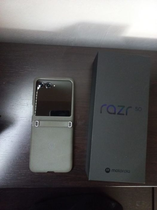 Motorola razr 50