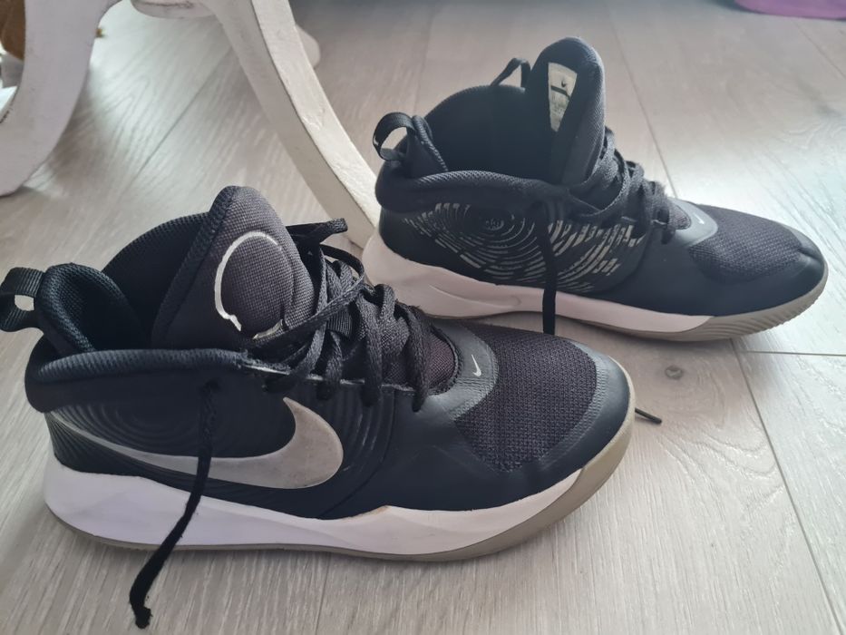 Adidasi Nike mărimea 37,5