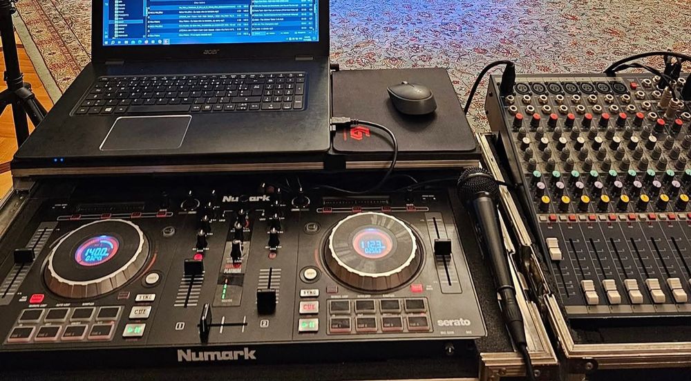 Oferta ! consola si case in stare foarte buna