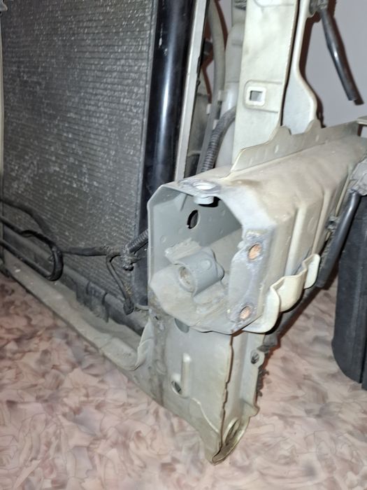 Запчасти на Mitsubishi Grandis продам оригинал