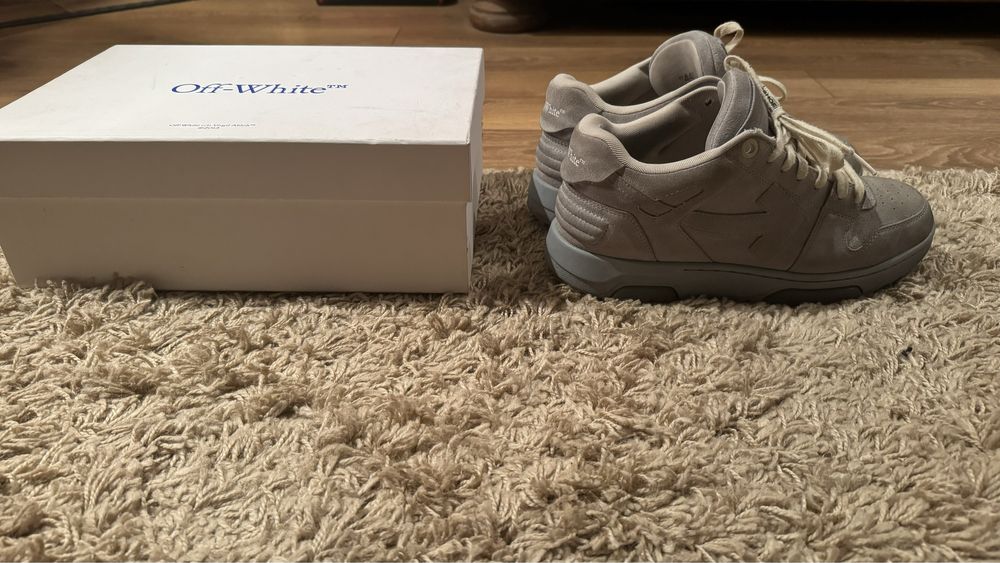 Off-White Out of Office - 44 номер