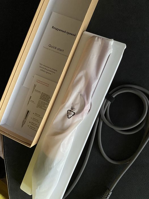 Aparat de îndreptat parul cu aer cald 2-in-1