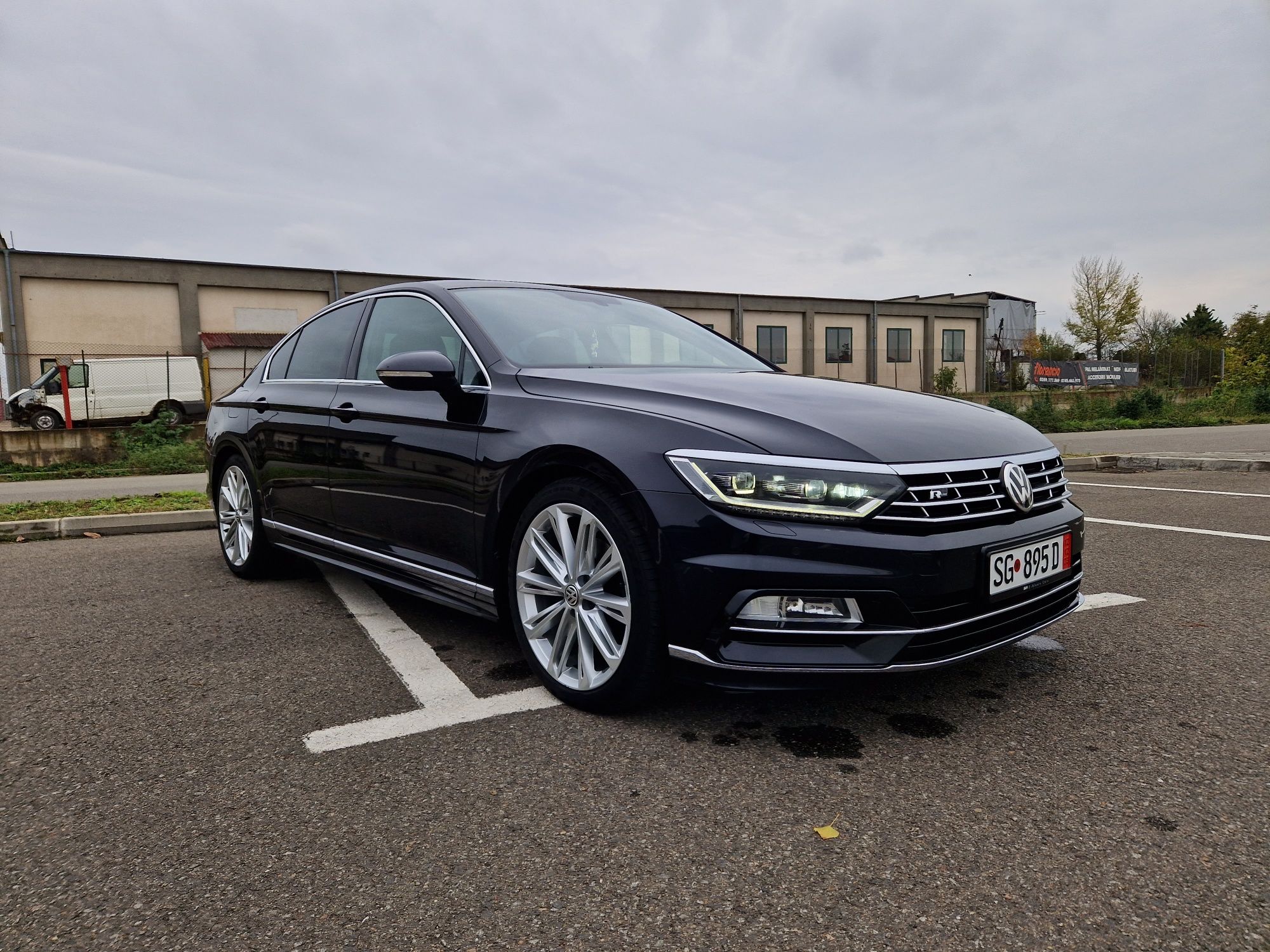 Volkswagen Passat B8 R-line sedan!!
Motorizare 2.0 TDI 150CP, Euro 6,