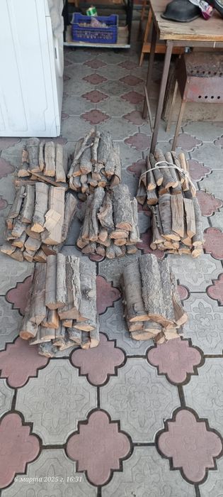 Дрова плодовых деревьев.