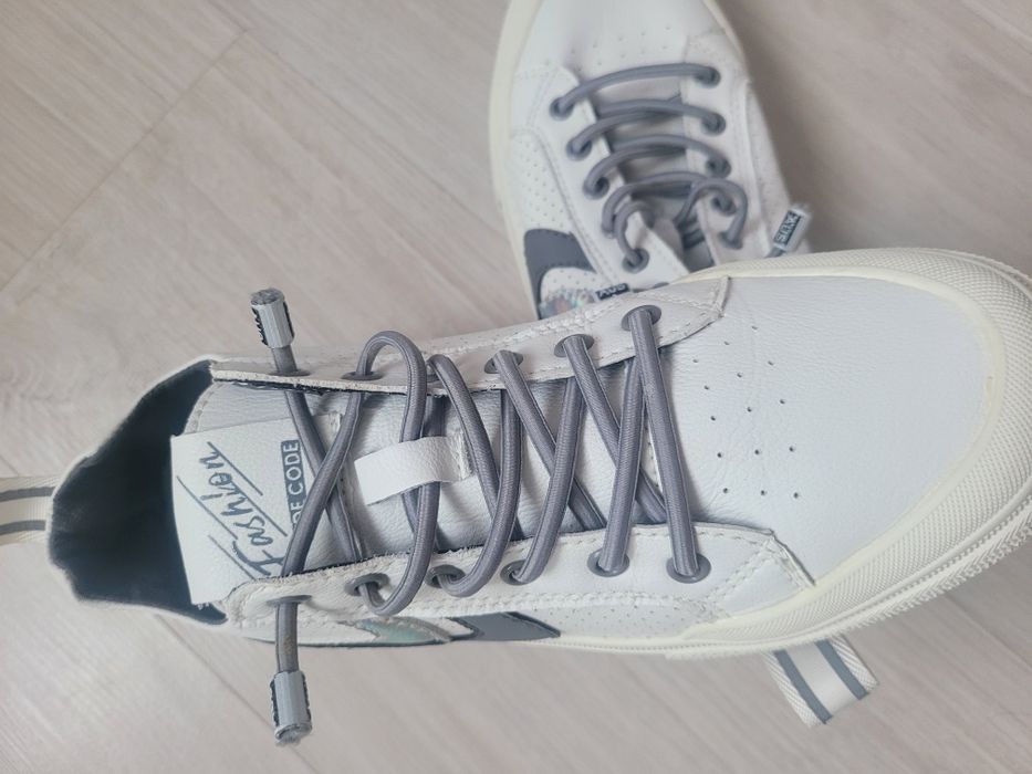 Кеды  летние . Б/у размер 40 . Доставки нет. Сами забираете!