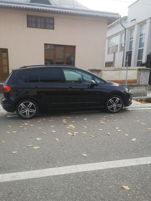 Vând  Volskwagen golf sportvan!