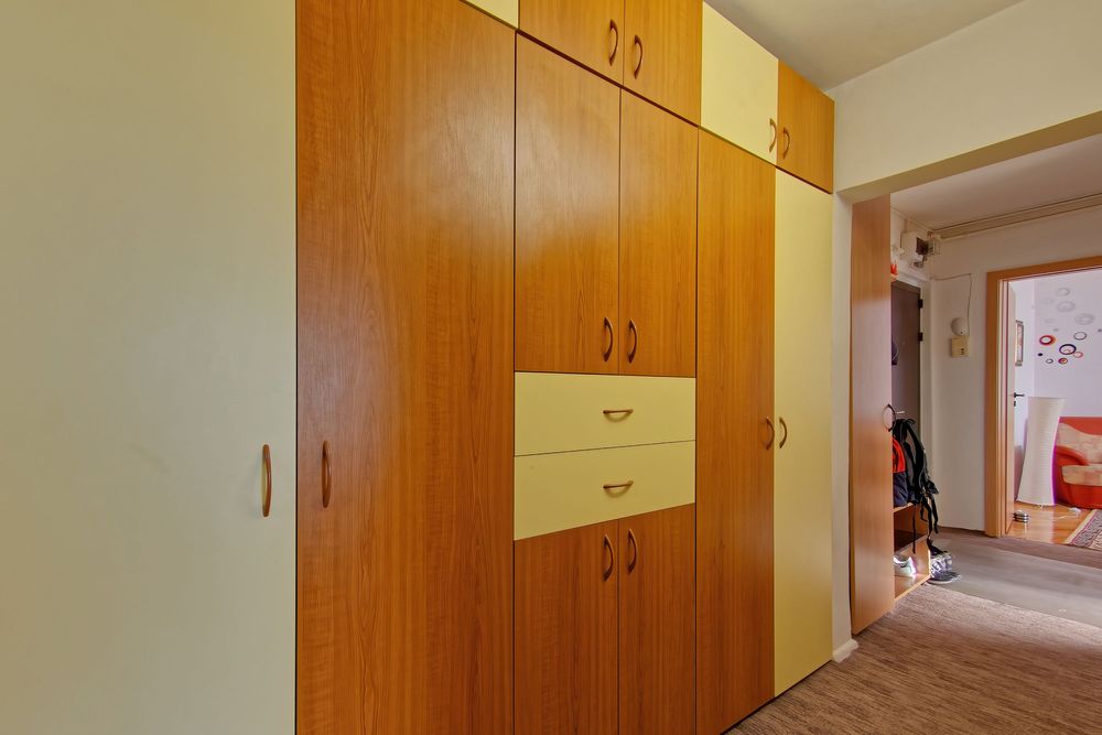 Inchiriez apartament cu priveliste superba