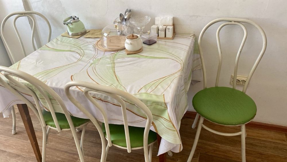 Продам раскладной стол и 4 шт стулья