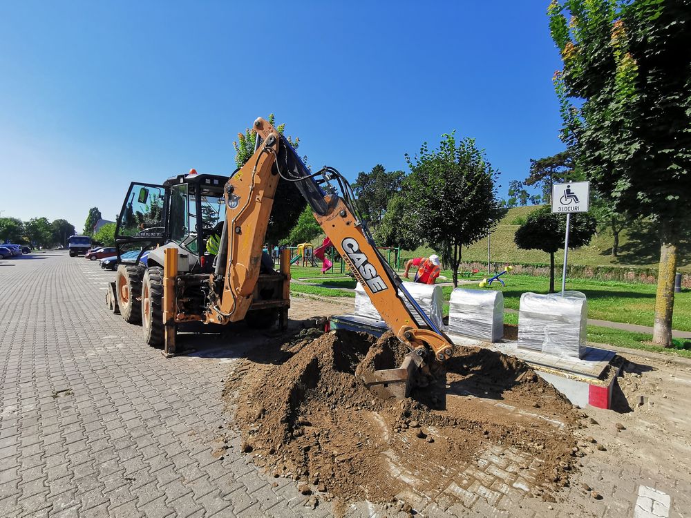 Inchiriez Buldoexcavator ( 16 ani experienta)