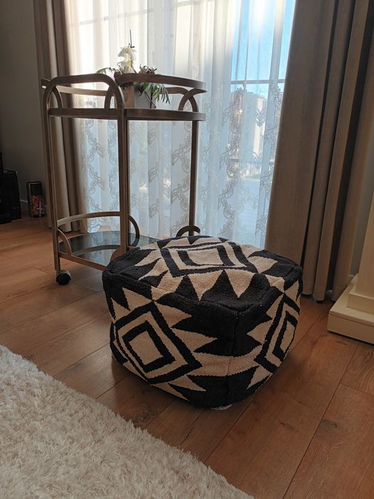 Taburet model geometric, alb negru