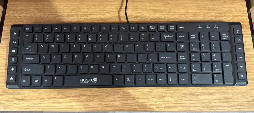 Vând  PC monitor și sistem audio