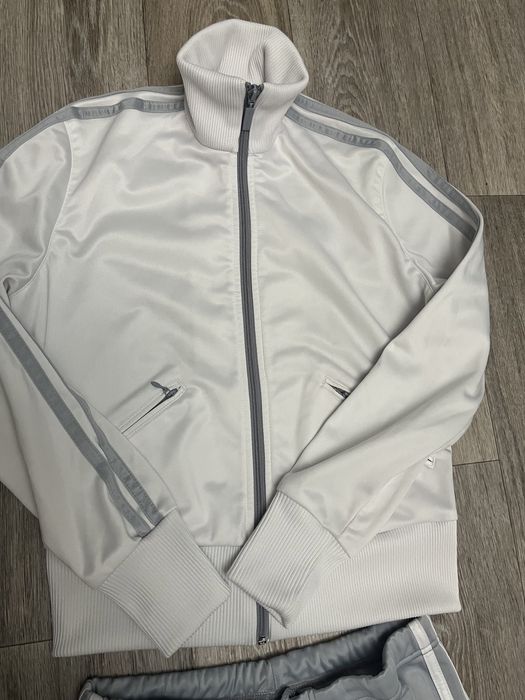 Продам спортивный костюм addic