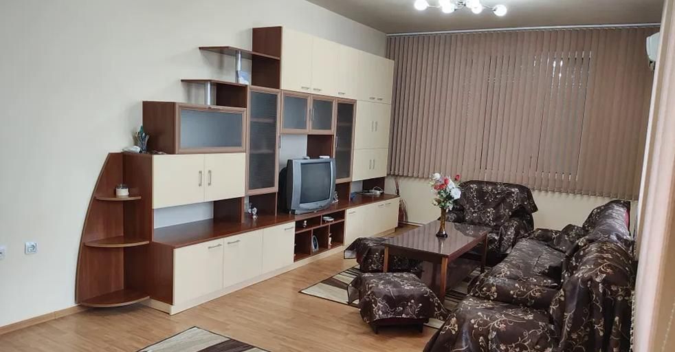 Тристаен апартамент в жк. Христо Смирненски