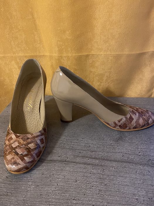 Vand pantofi Luvabe cu toc gros numarul 34