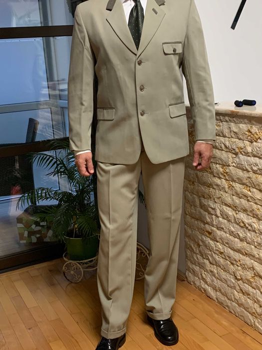 Vand costum ocazie marimea 52 bej