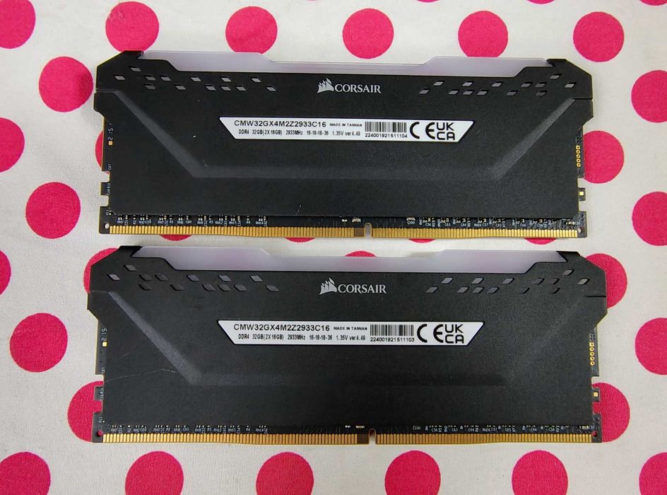 Memorie Ram Corsair VENGEANCE RGB Pro 32GB (2x16) DDR4 2933MHz.