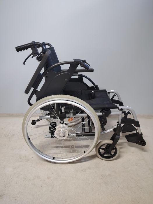 Carucior cu rotile/Fotoliu rulant  pentru persoane cu handicap.043