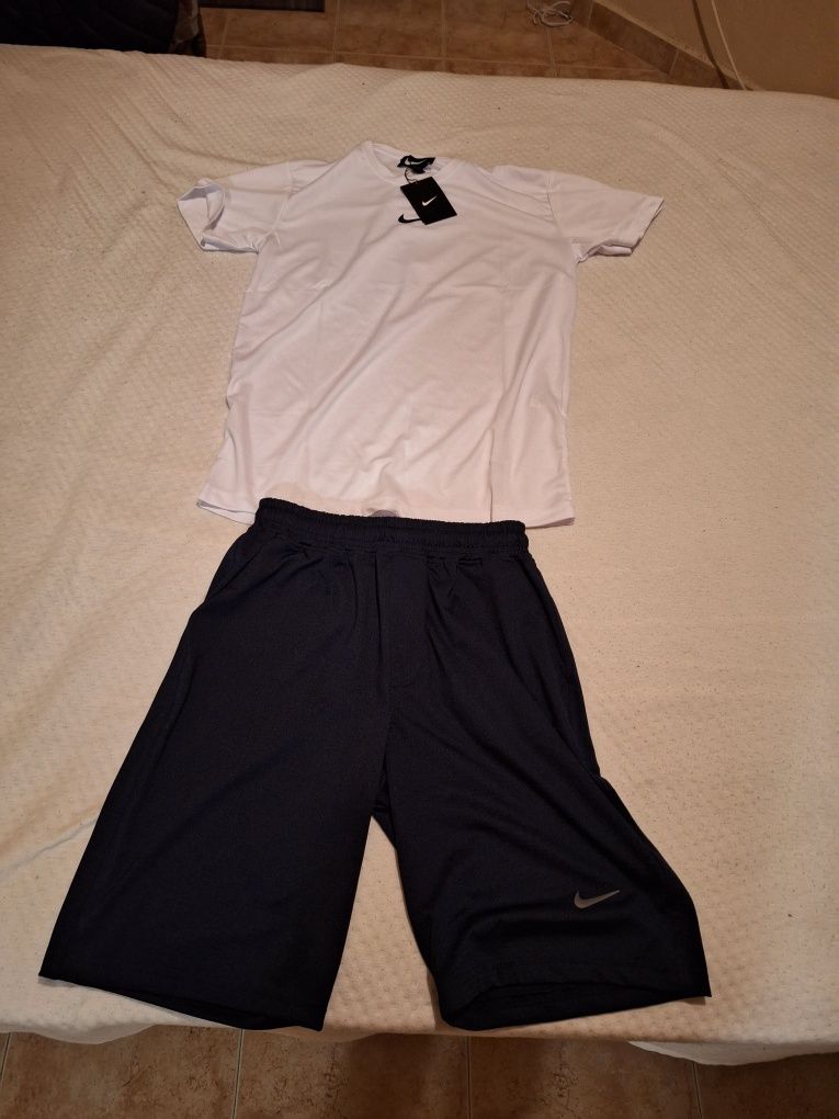 Nike тениска и къси панталони