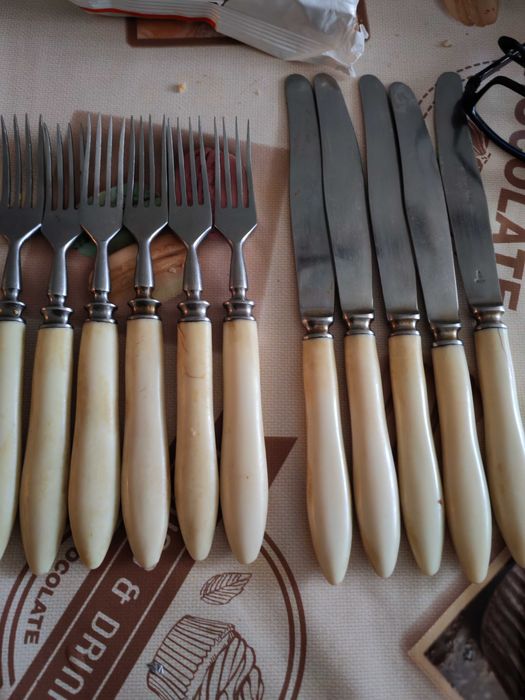 Продам вилки и ножи