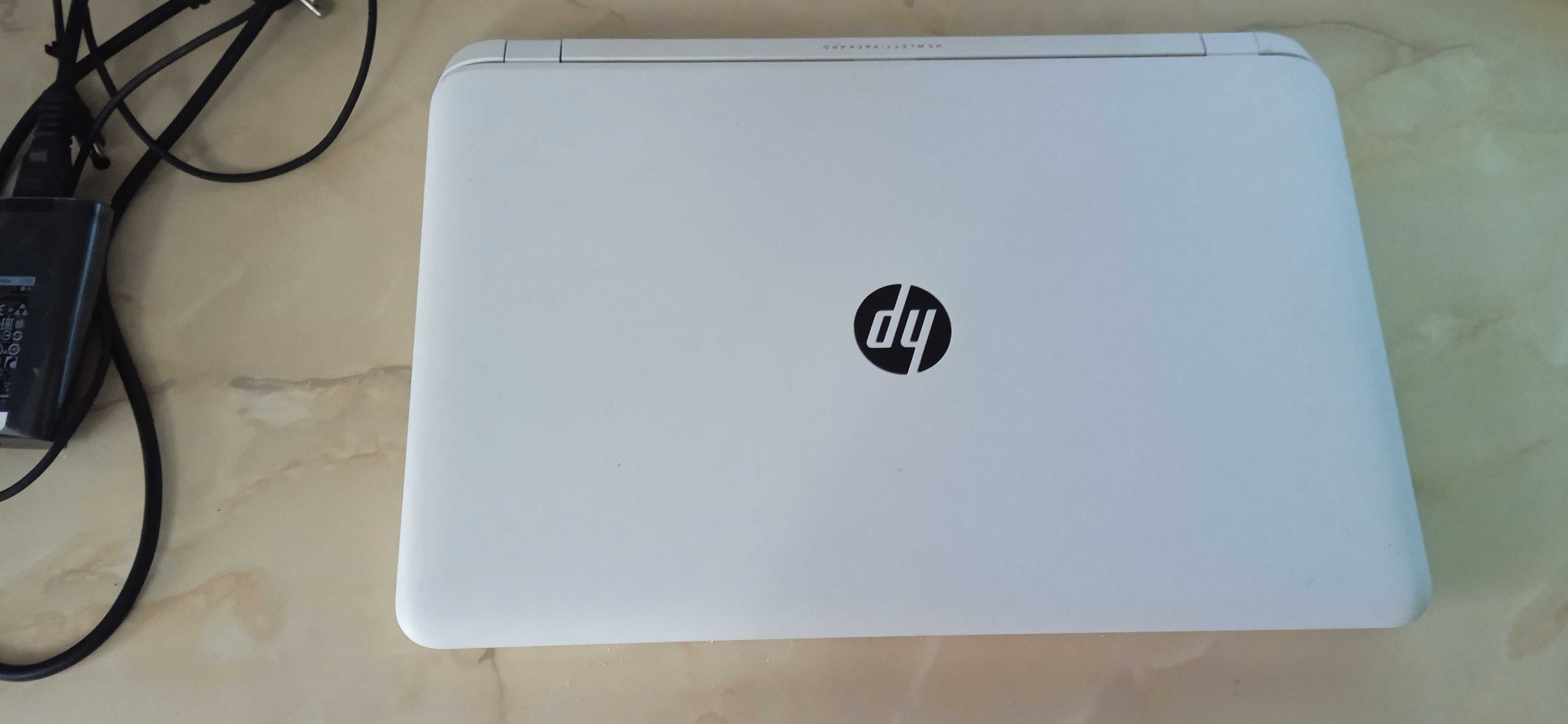 Laptop Slim HP ALB display Mare 17,3 8gb ram Ddr3 Ssd Bateria 2-3ore