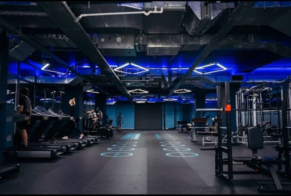 Продам по акции вип абонемент в тренажёрный зал Chekhov Underground