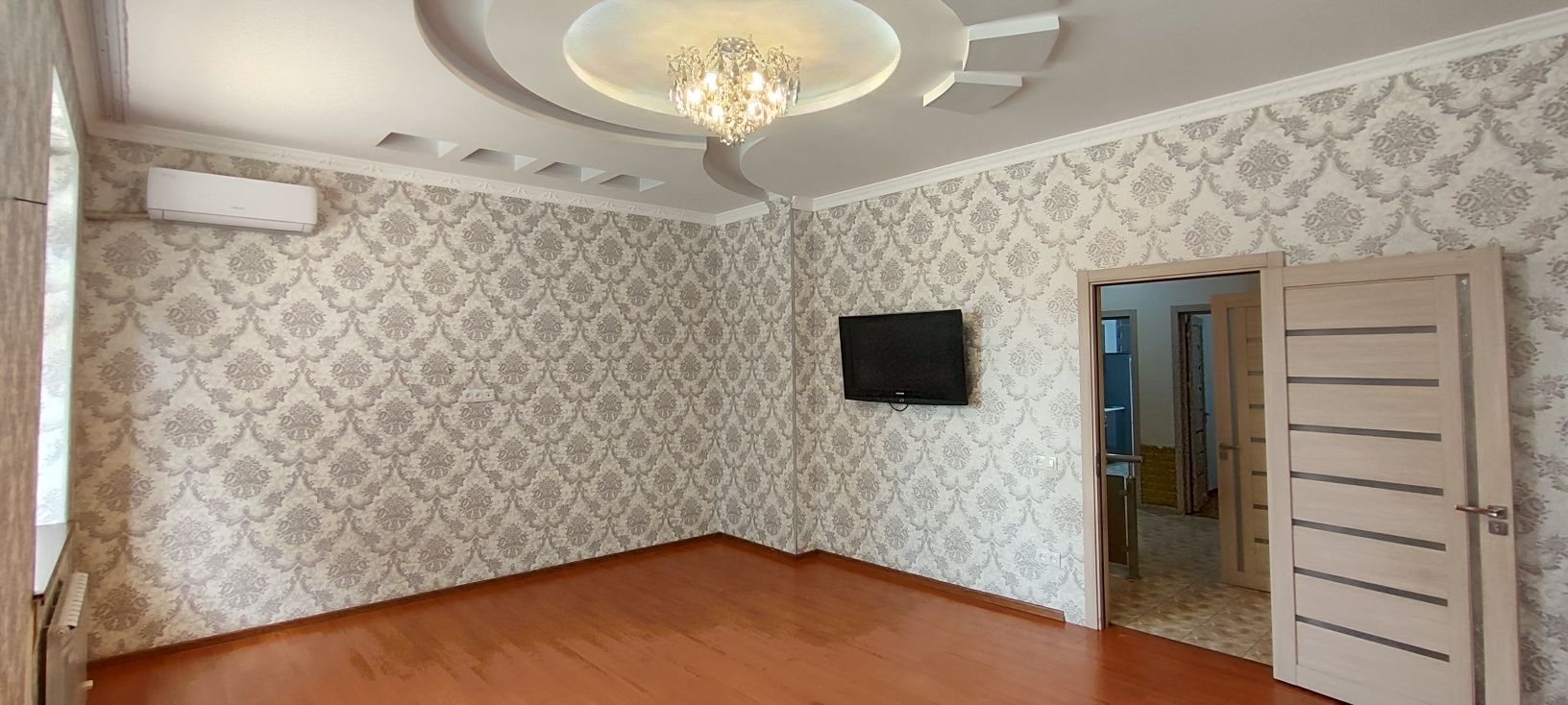 Срочно 500$ 4 хонали катта квартира арендага Яшнабод район Mетро олди