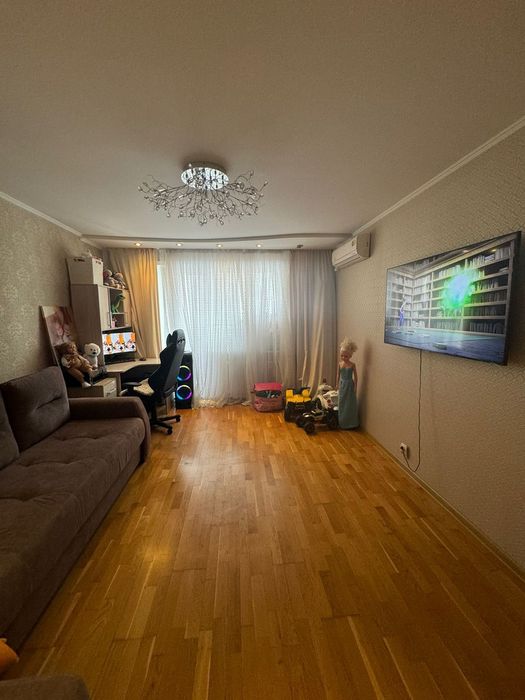 Продам просторную 2 комнатную квартиру в районе ТД Океан.