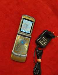 Super telefon cu clapeta Motorola V3. Funcțional doar pe speaker Dolce
