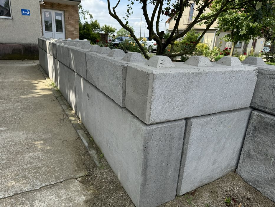 Blocuri de beton tip lego