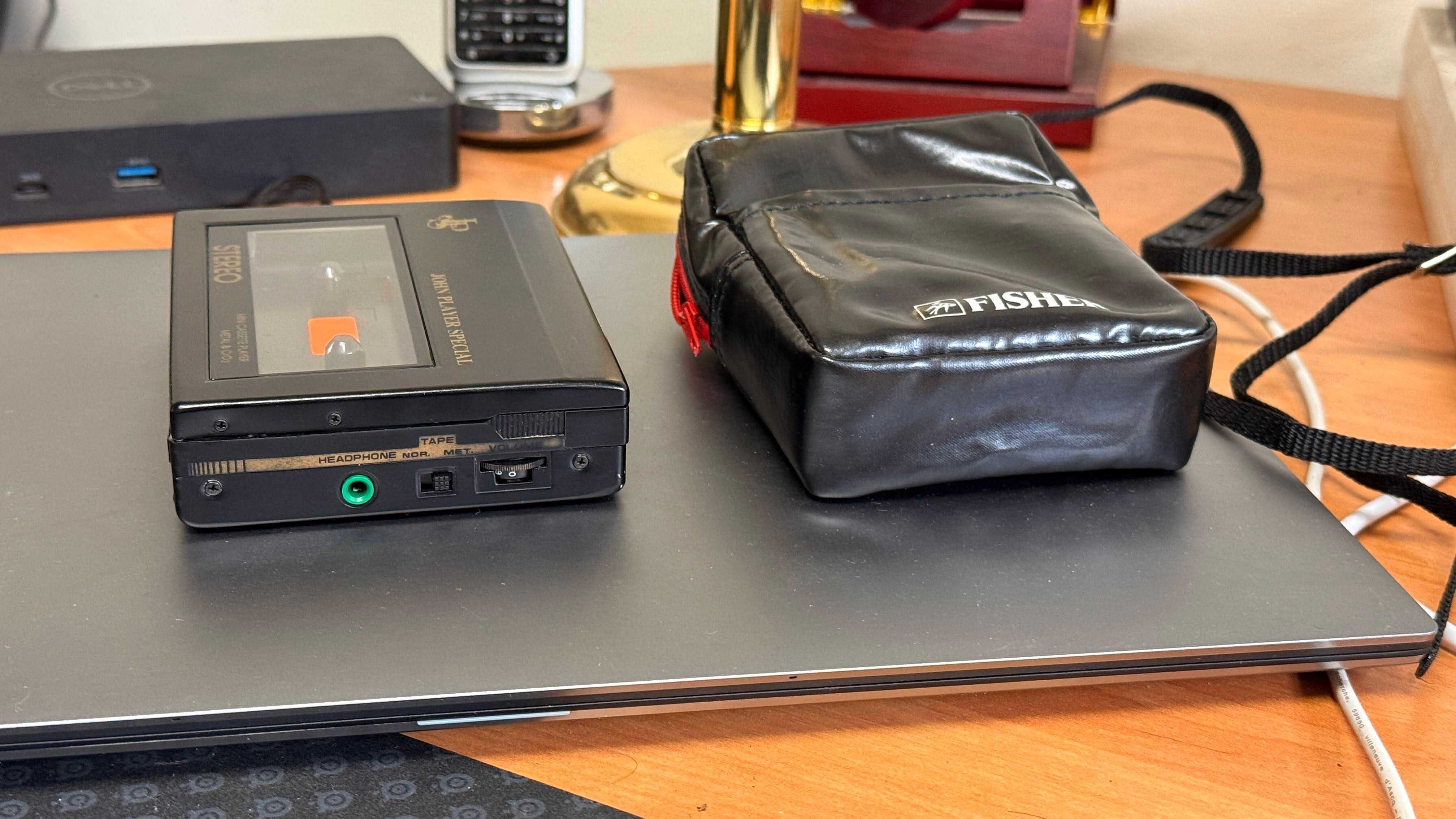 Walkman casetofon JPS john player special fisher metalic
