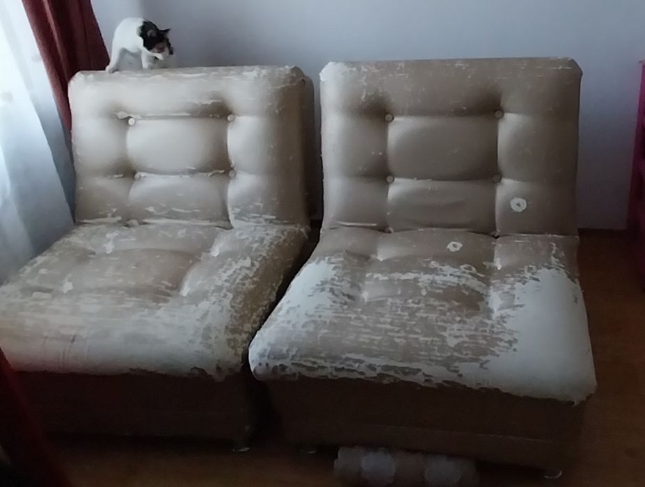 Продам кресла требующие обивки.