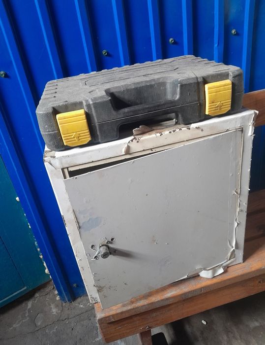 Сейф продам продам