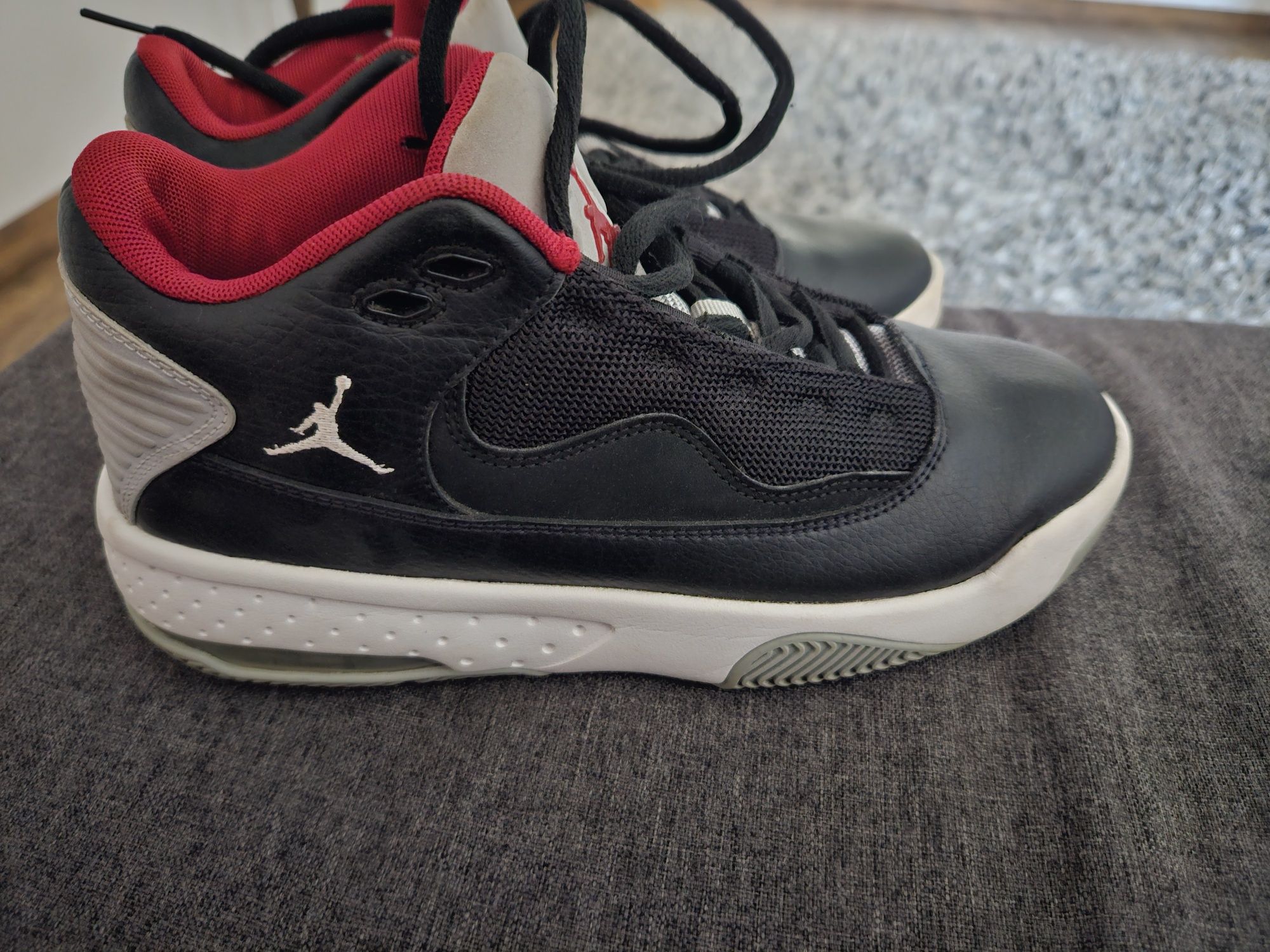 Vand adidasi Air Jordan Max Aura 2 cod 001  Foarte RARI