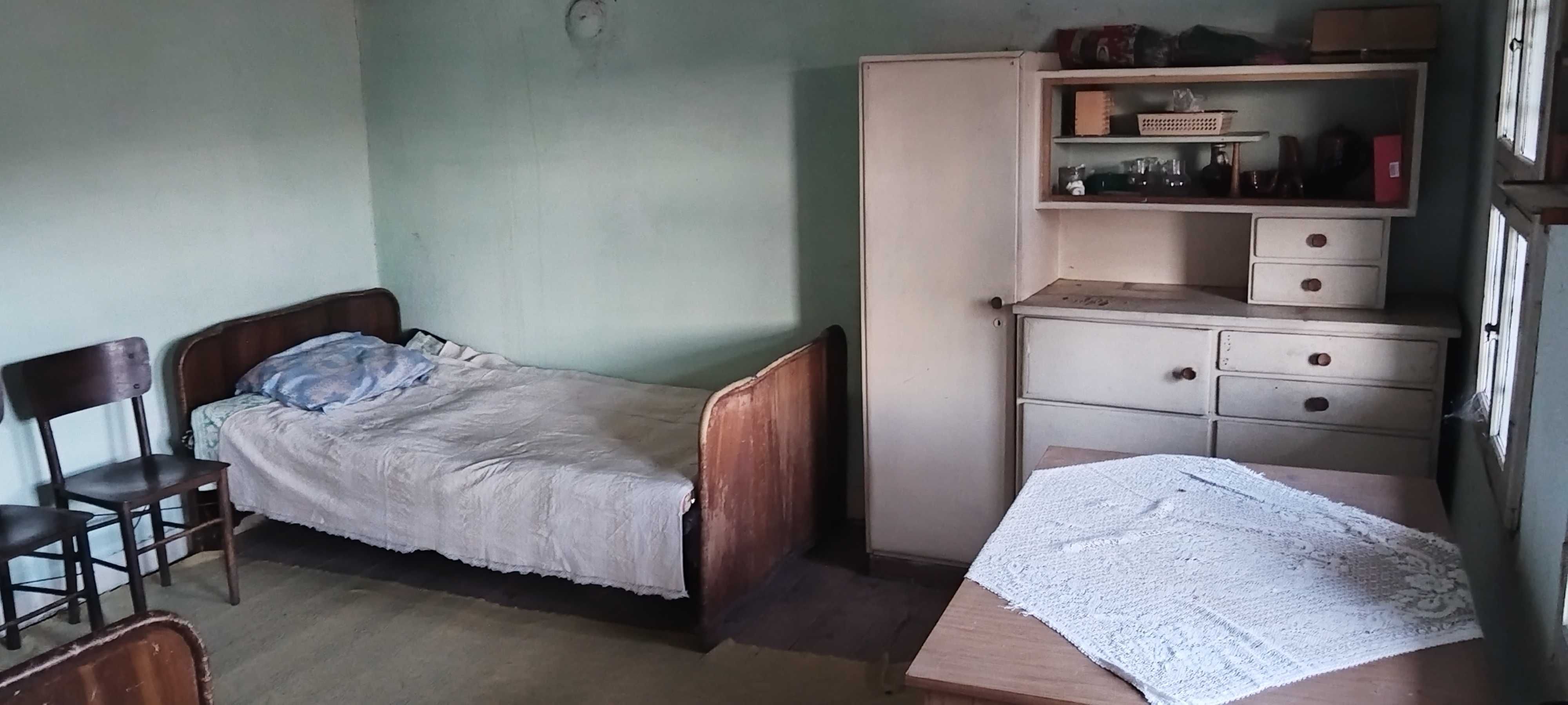 Стара 100 годишна къща с двор