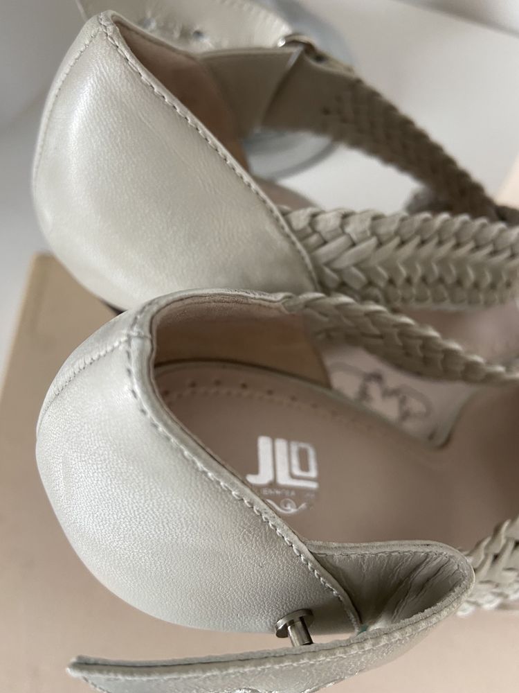 JLo обувки на дървен ток