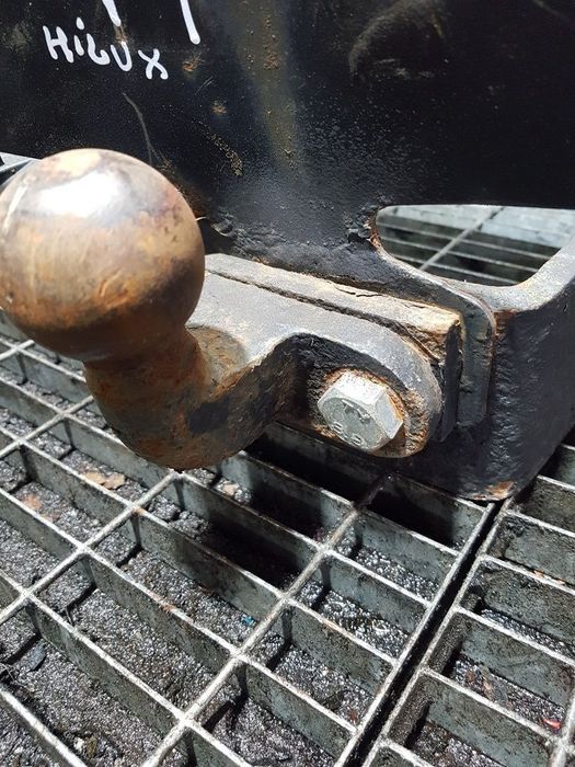 Carlig remorcare Toyota Hilux 2010 - 2015 SUV 4 Usi (671)