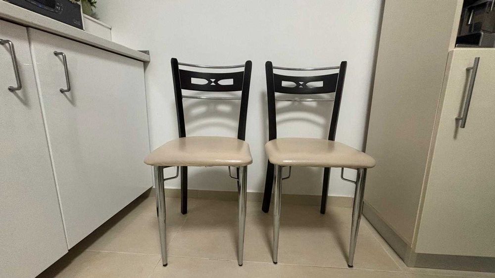 Coltar de bucatarie + 2 scaune + soldat